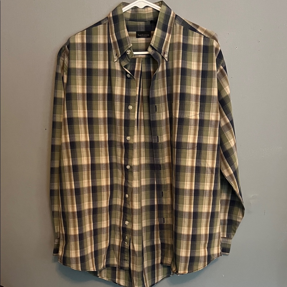 Van Heusen Plaid Green and Blue Button-Down Shirt Size Medium lightweight casual